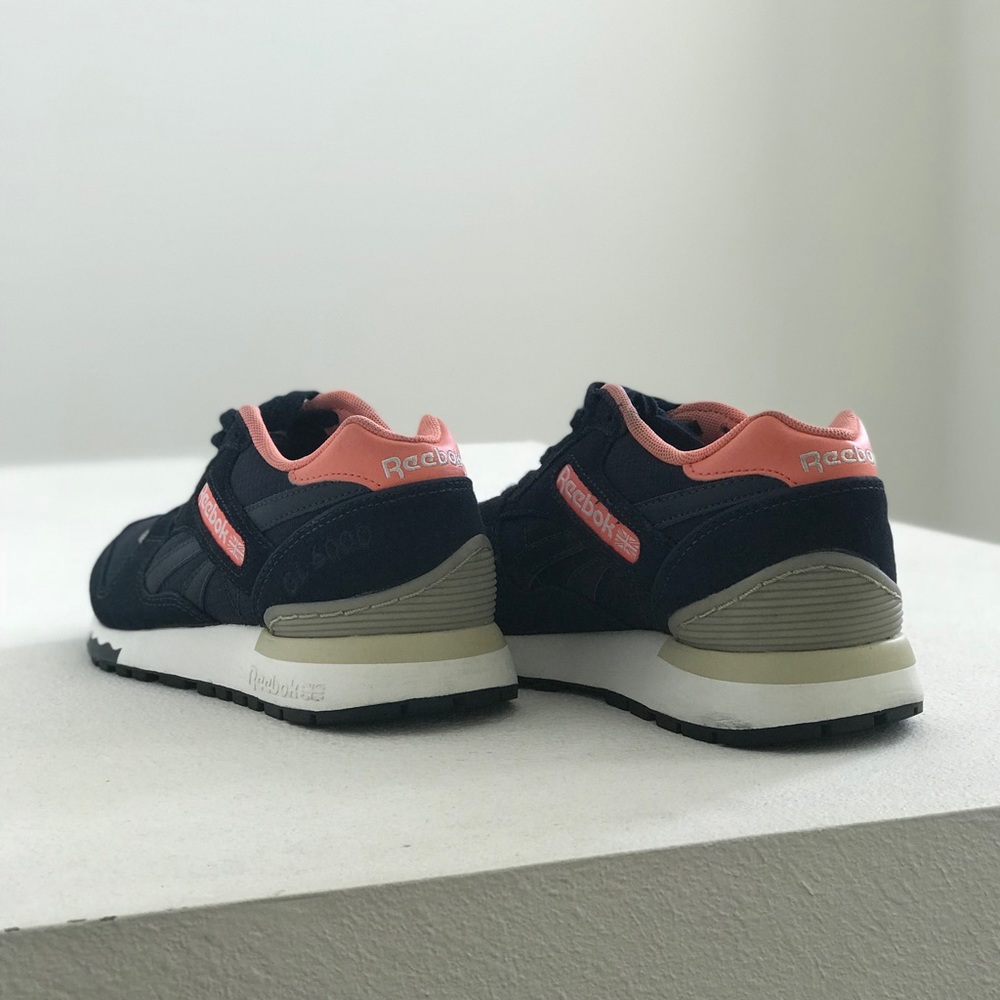 Reebok Classic *RARE COLOR* - Picture 3 of 3